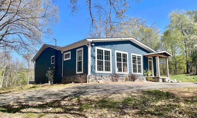 Vine Grove Maison | Modern and Comfortable 5BR located conveniently near Ft. Knox and Elizabethtown!