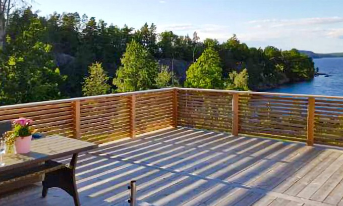Kinda Municipality Maison | Modern and comfortable cottage overlooking lake Åsunden.