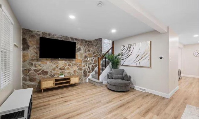 Bakerstown Maison | Modern and Cozy 3BD Home in Gibsonia-Pittsburgh