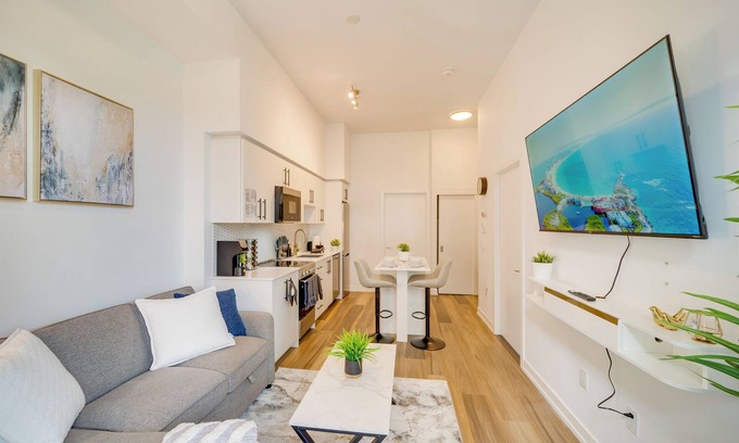 Kitchener Copropriété | Modern and Cozy in Central KW w/Gym