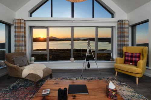 Great Bernera Maison | Modern and Dog Friendly Holiday Home with Sea Loch Views
