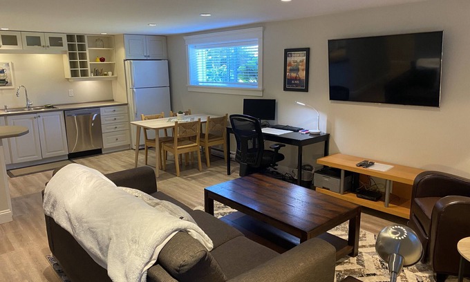 Gordon Head Maison | Modern and Private 1 Bedroom Suite.Small Pet Friendly!Close to beaches and more.