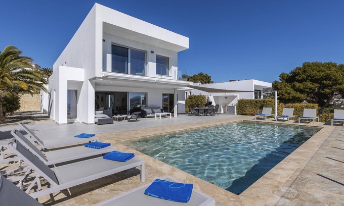 La Sabatera Villa | Villa moderne et romantique avec piscine privée à Moraira, Costa Blanca, Espagne pour 8 personnes