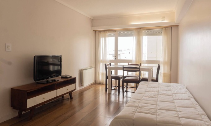 Pampas Appartement | Modern and Spacious Apartment in a central location, Steps from the Sea