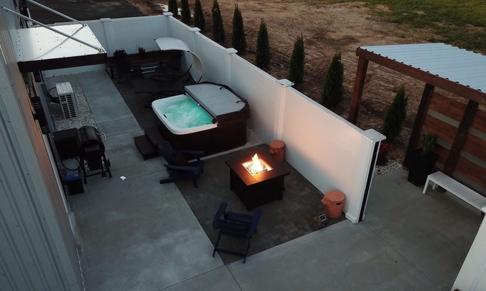 Umber View Heights Maison | Modern and Spacious with game/movie room.