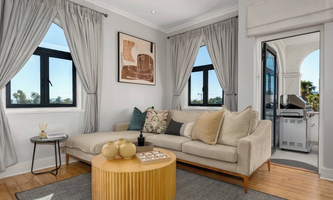 Green Point Appartement | Modern and Spacious Apartment | Balcony | Pool