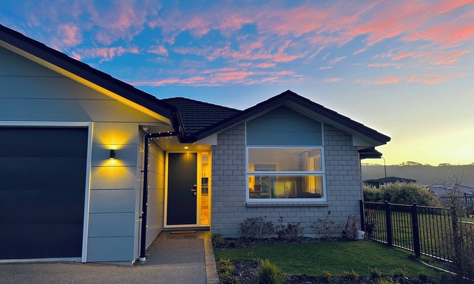Aotea Maison | Modern Aotea Family Home with Amazing Views