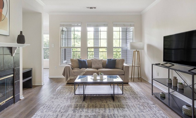 West Chester Appartement | Modern Apartment in Prime Location (ID1371X699)