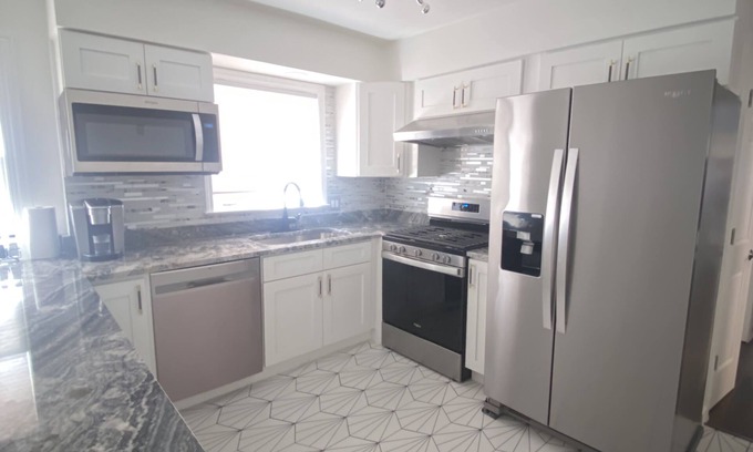 Forestview Appartement | Modern Apartment in Berwyn