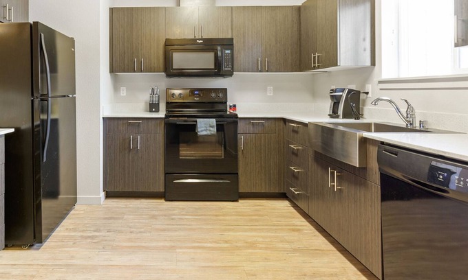 Vancouver Appartement | Modern Apartment in Prime Location (ID7029X00)