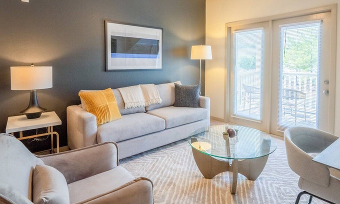 Shannon Appartement | Modern Apartment in Prime Location (ID2727X65)