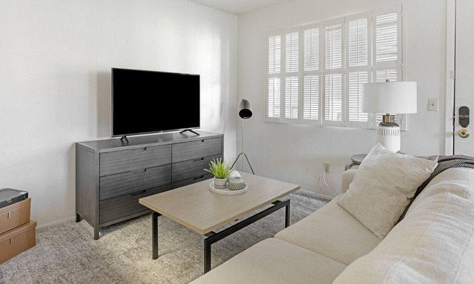 Glendale Appartement | Modern Apartment in Prime Location (ID9297X18)