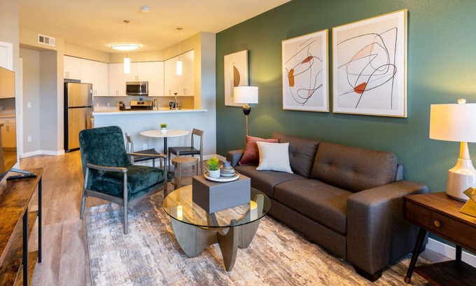 Sparks Appartement | Modern Apartment in Prime Location (ID2415X25)