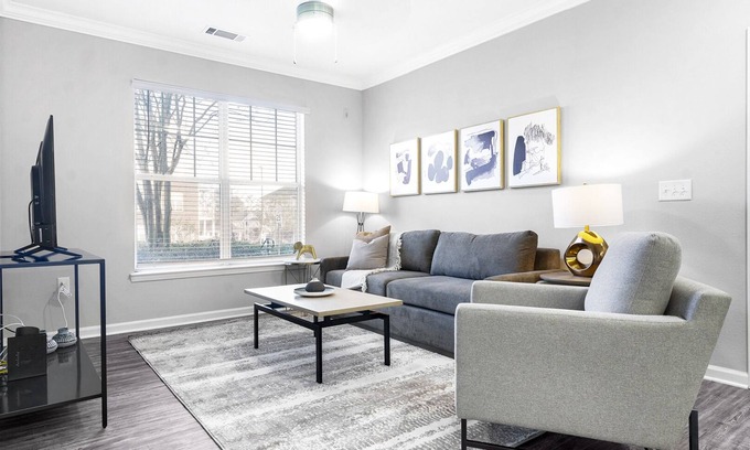 Raleigh Appartement | Modern Apartment in Prime Location (ID9181X43)