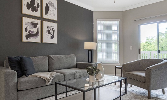 Raleigh Appartement | Modern Apartment in Prime Location (ID1004X259)