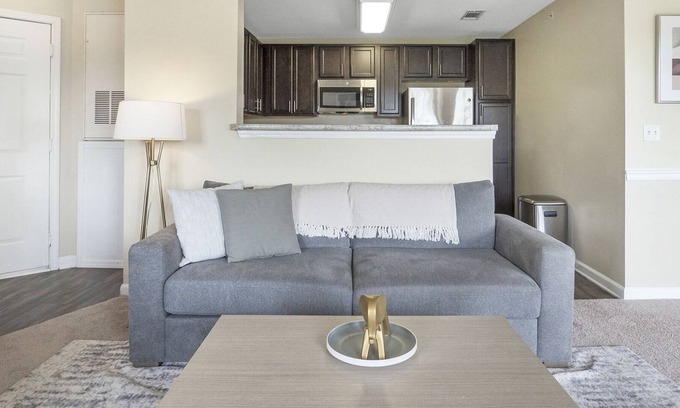 Midlothian Appartement | Modern Apartment in Prime Location (ID7856X82)