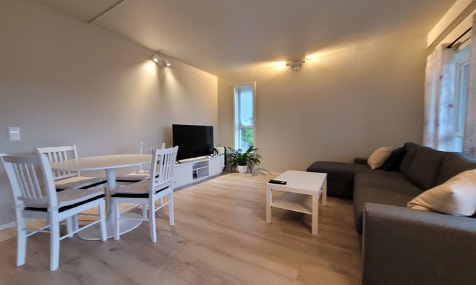 Os Appartement | Modern apartment in Søfteland, 20 km from Bergen, parking, EV charging