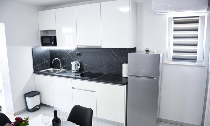 Znjan Appartement | Modern apartment on a walking distance to the beach