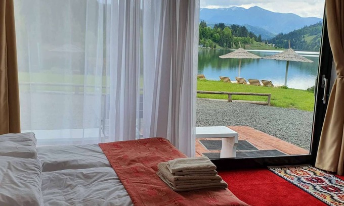 Colibita Appartement | Modern apartment on the shore of Lake Colibița
