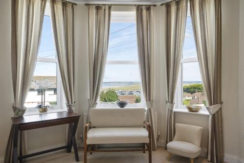 Westward Ho Appartement | Modern Apartment Private Parking Walk to Beach