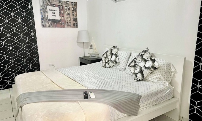 Levittown Appartement | Modern apartment steps from the beach