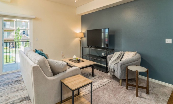 Pleasant Grove Appartement | Modern Apartment in Prime Location (ID5488X40)