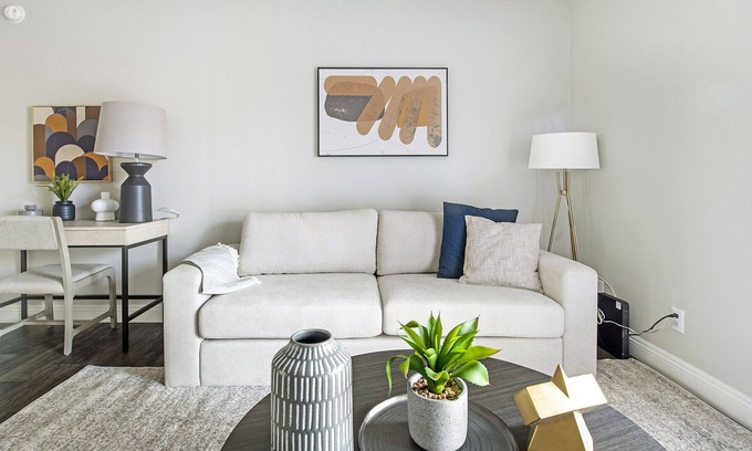 Spring Valley Appartement | Modern Apartment in Prime Location (ID1232X656)