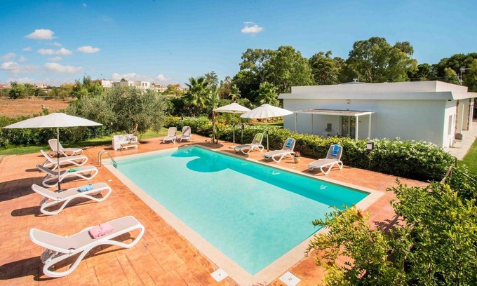 Montevago Appartement | Appartement Moderne avec Piscine, Jardin, Wi-Fi, Terrasse, Barbecue, Climat.