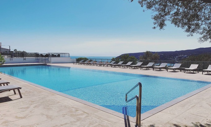 Cadaques Station Balnéaire | Modern apartment with views of the bay of Cadaqués