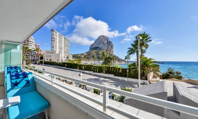 Calpe Appartement | Modern apartment with large, 40 sqm terrace 1st line, with fiber optic connection