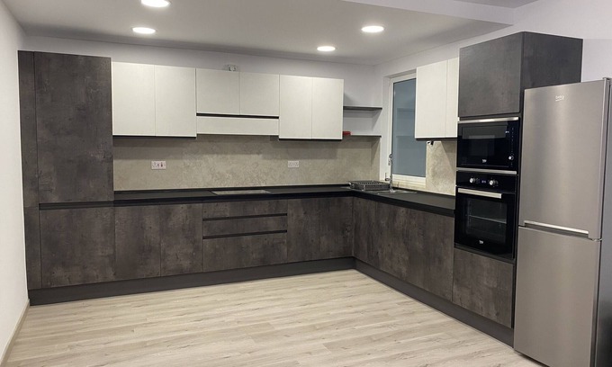 Luqa Appartement | Modern Apartment with Large Outdoor Area Sleeps 7 Close to Malta Airport