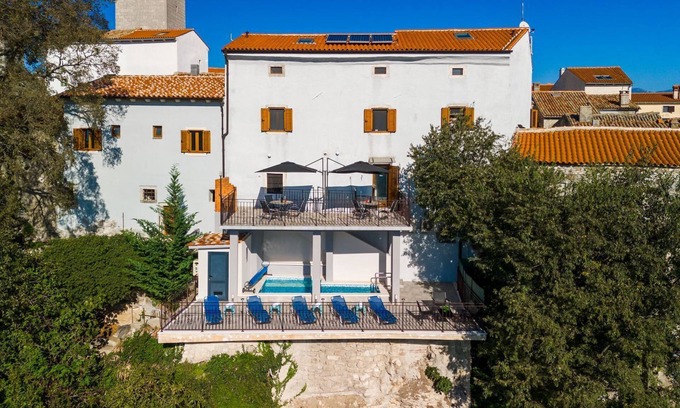 Pican Appartement | Appartement moderne avec vue panoramique, piscine - au milieu du centre historique
