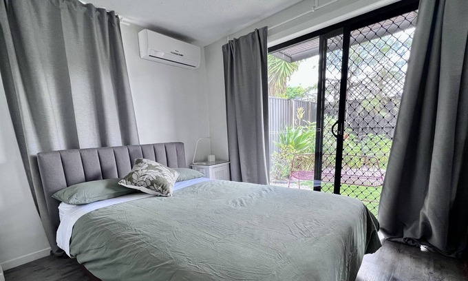 Kedron Appartement | Modern Apartment with private courtyard
