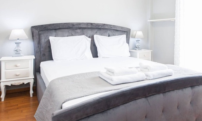 Galatsi Appartement | Modern Apt in Galatsi with Stunning Views of Athens