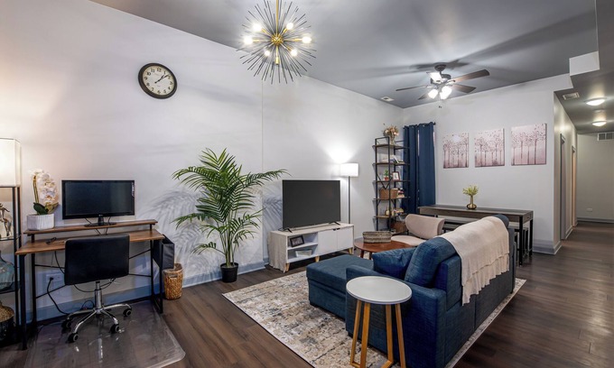Woodlawn Copropriété | Modern Apt Near U of Chicago!