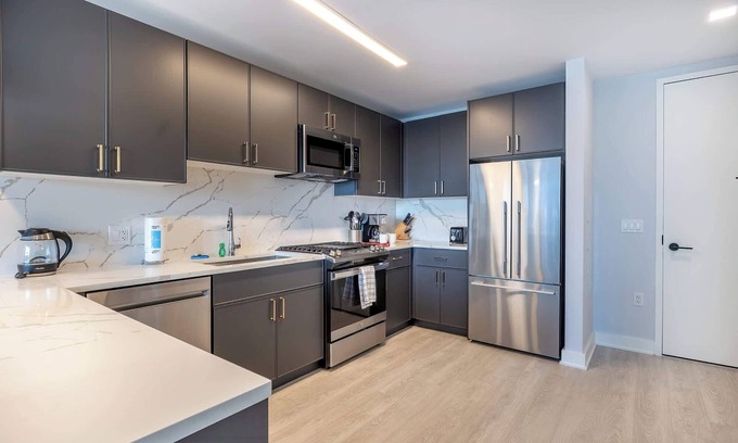 New Rochelle Appartement | Modern Apt with Indoor Pool