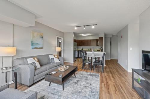 White Plains Appartement | Modern Apt with Kitchen and Gym
