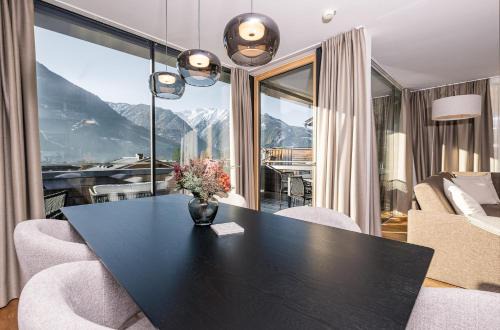Schonbach Appartement | Modern Apartment with Panoramic View