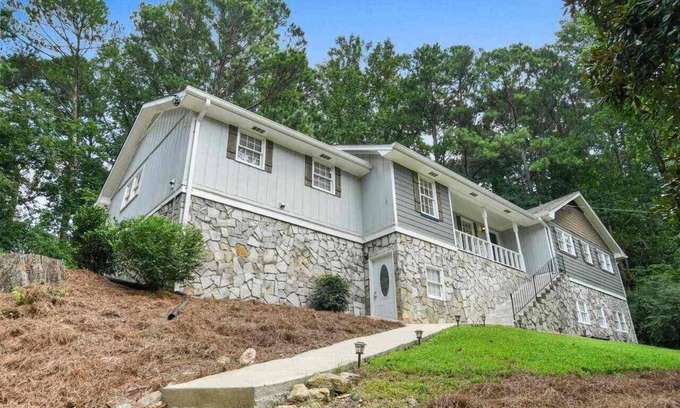 Lilburn Maison | Modern Basement APT min from Infinite Energy CENTER