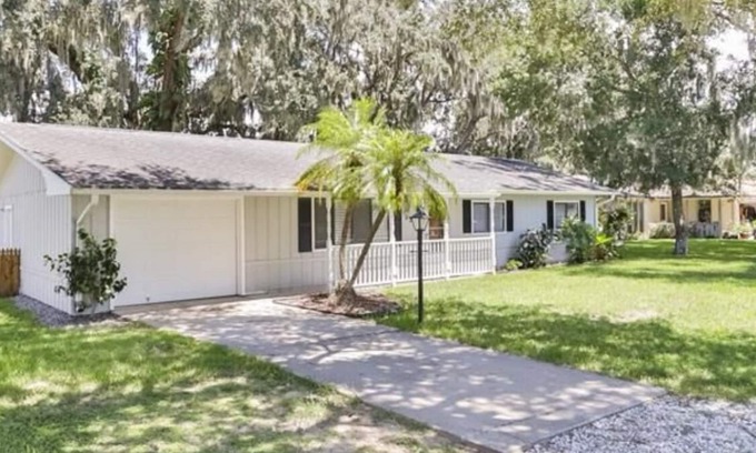 Florida Shores Maison | Modern beach themed 3b/2b home near New Smyrna Beach & Daytona Beach! Paradise!