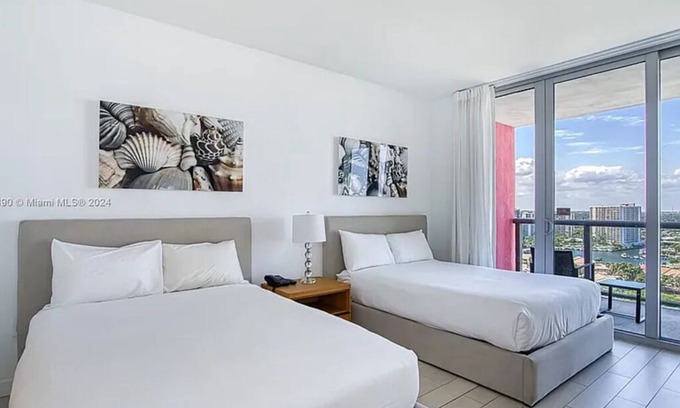 Hallandale Beach Appartement | Modern Beachwalk Studio