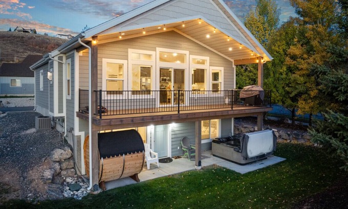 Garden City Maison | Private Hot Tub! Pool Access! Easy Winter Access!