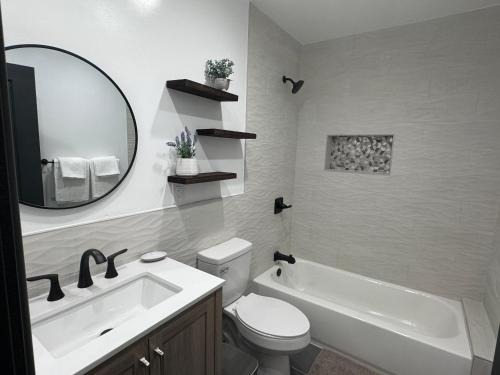 Harbor Maison | Modern Bedroom in Long Beach 1