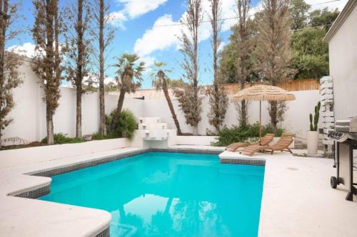 Medical Center District Maison | Modern Boho 5BR W Pool Six flags