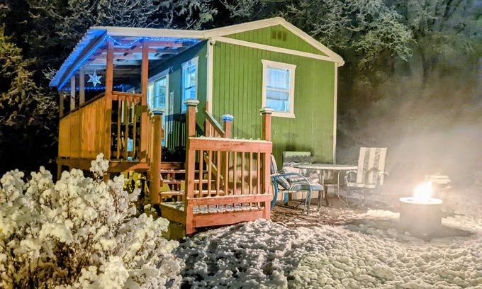 Kingston Cabine | Modern Boho cabin near the Buffalo and all the trails!