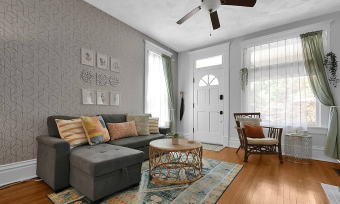 Olde Towne East Maison | Modern Boho🪴Style 1BR Near DT on Historic Street