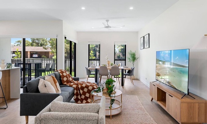 Capalaba Maison | Modern BrandNew House near Mall/Park with 2Parking