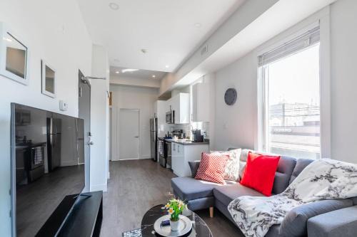 Greenwood - Coxwell Hôtel | Modern & Bright 2BR Suite - 6 Mins from Leslieville