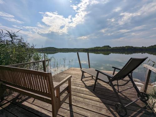 Wunsdorf Maison | Modern bungalow with direct lake access and fireplace