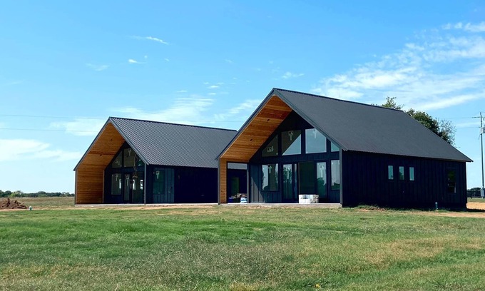 Tishomingo Cabine | Modern cabin located minutes from Blue River and Downtown Tishomingo.